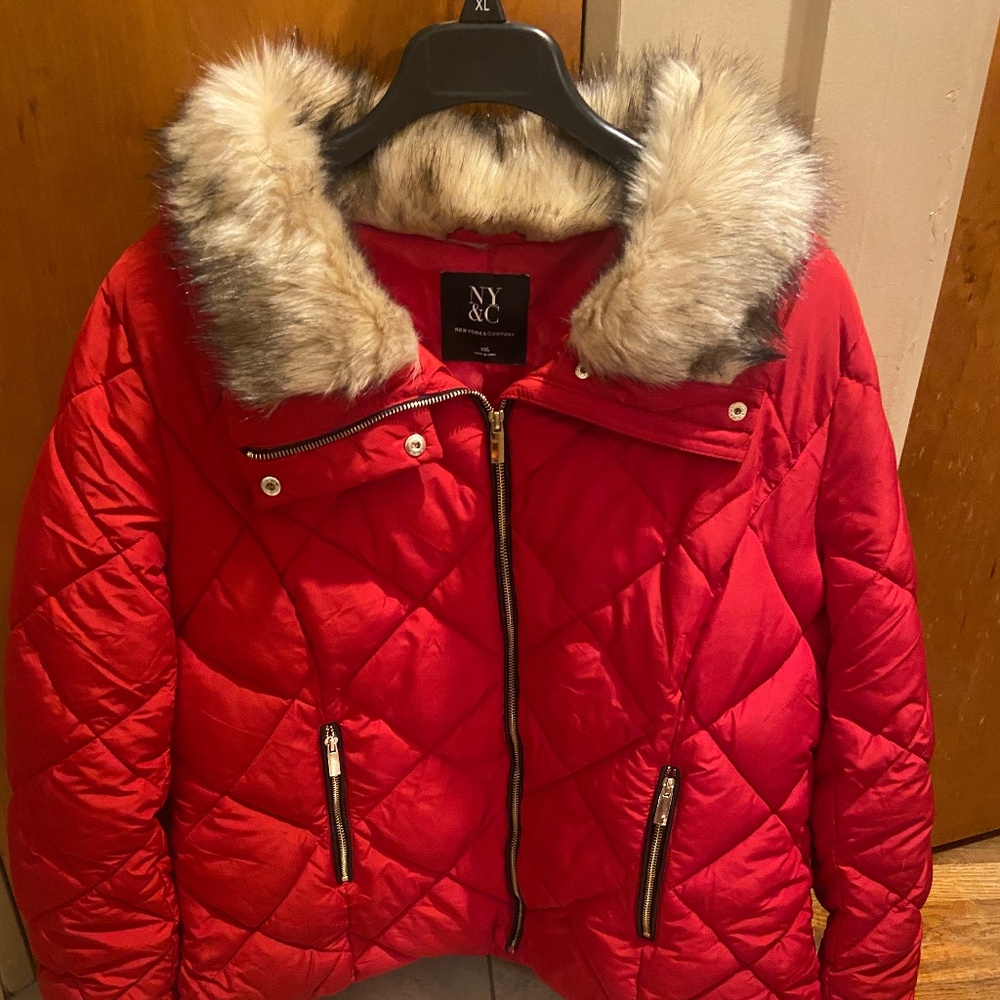 New York & Company puffer coat with faux fur collar NWT red